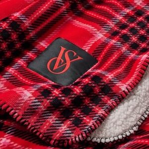 Victoria's Secret PINK Red Plaid Sherpa Blanket NWT